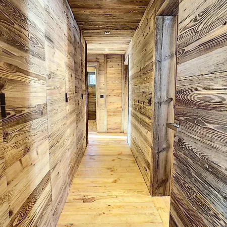 Luxe & Charme - In & Out Апартаменты