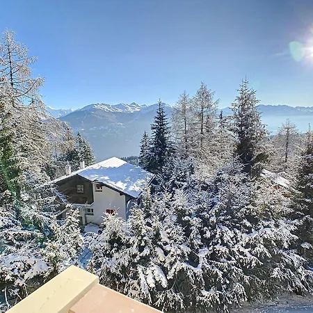 Luxe & Charme - In & Out Апартаменты *